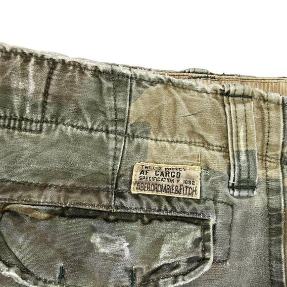Abercrombie & Fitch Men's Camo 7 Pocket Twill Cargo Shorts - Picture 6 of 13